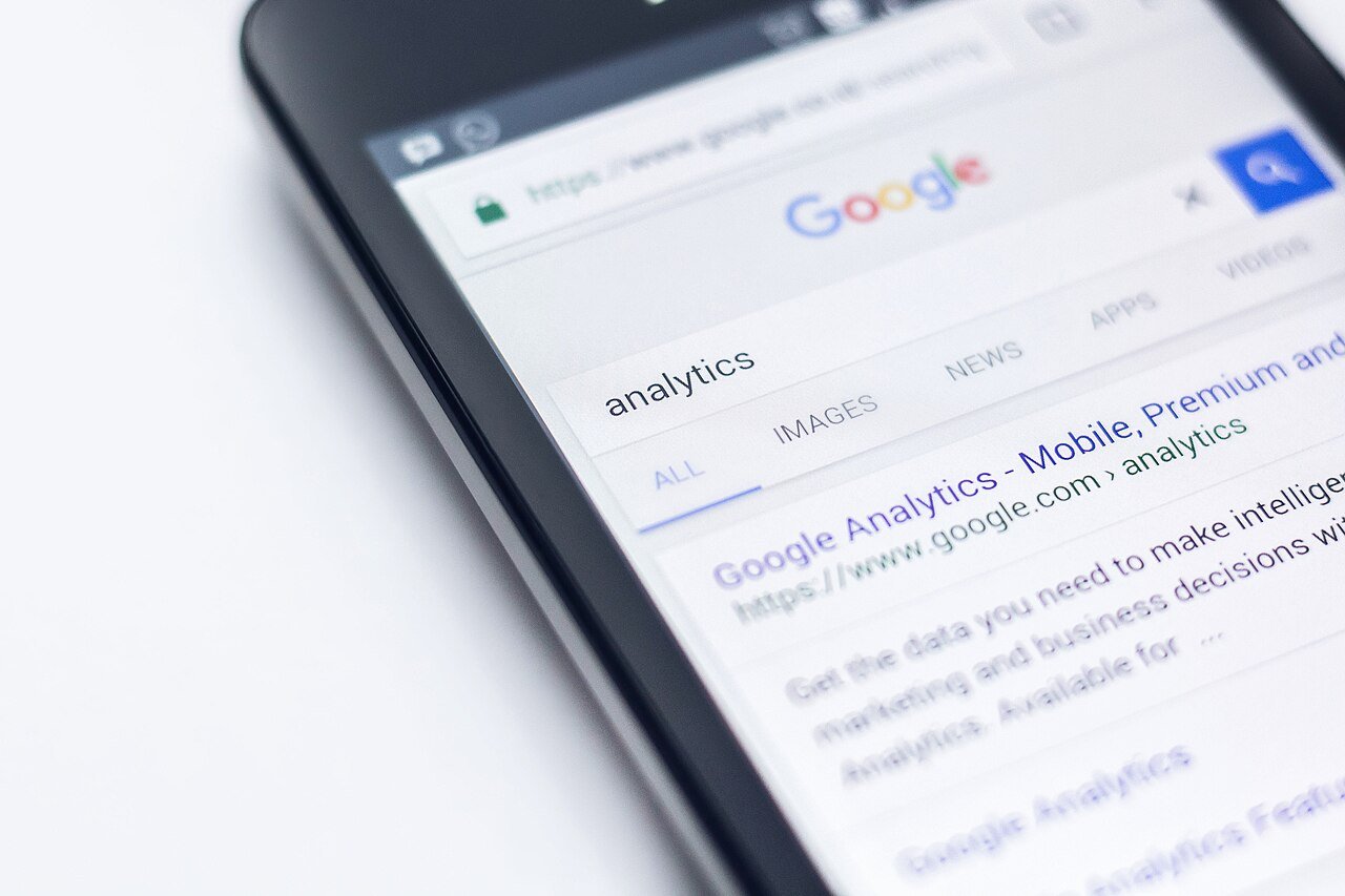 Busca do Google aberta na tela do celular